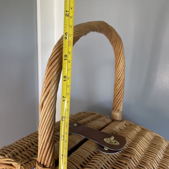 Sutherland Picnic Basket Woven Wicker Leather Straps Utensils Plates And Napkins - Picture 15 of 16